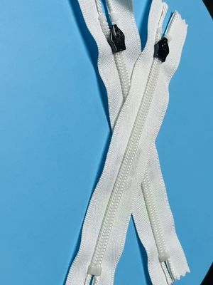Wyposażony w materiały odzieżowe