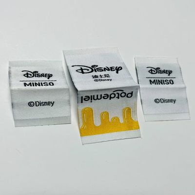 Etykiety odzieżowe na zamówienie Etykiety odzieżowe 0,4 mm Logo 5000 sztuk