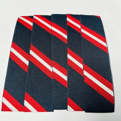 Etykiety odzieżowe tkane z logo o grubości 0,4 mm, dostosowane do pliku graficznego CDR