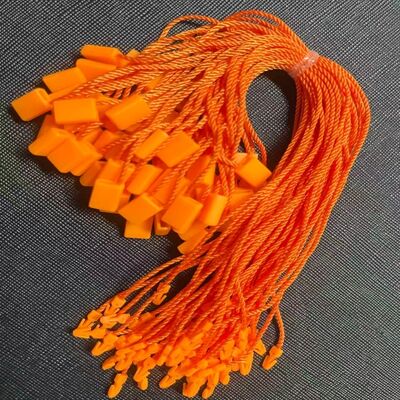 Wytrzyj miękką tkaniną plastikowy element mocujący Standardowa długość zawieszenia Około 10 cali i łatwe w obsłudze dla różnych wymogów oznakowania