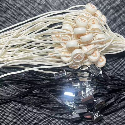 Długość zwisu około 10 cali Plastikowy łącznik do metek Unikalny i przyciągający wzrok oraz łatwy do mocowania etykiet odzieżowych