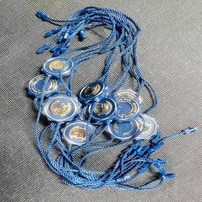 Buty Plastikowy element mocujący znacznik Długość zawieszenia około 10 cali Zaprojektowany do oznaczania odzieży w sektorze odzieży i obuwia